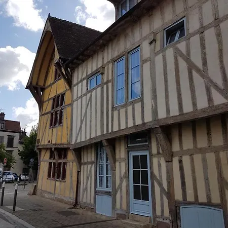 Maison Du Dauphin 1534 * Troyes